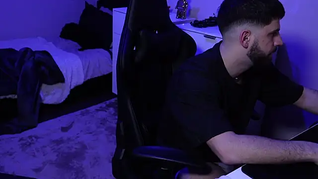 Snapshot of lucas_kazimm chatting on February 21, 12:39 pm lucas kazimm online show from February 21, 12:39 pm