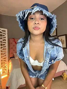 Snapshot of ashanty_queen chatting on March 2, 12:43 pm ashanty queen online show from March 2, 12:43 pm