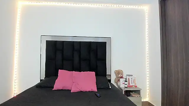 victoriacolin online show from February 24, 12:05 pm