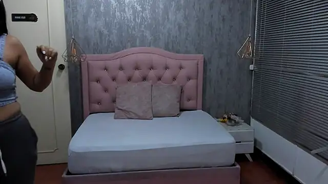 Hadley  online show from February 19, 3:50 am