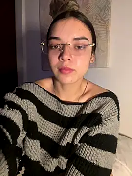 Snapshot of eileensophi chatting on October 15, 4:01 am eileensophi online show from October 15, 4:01 am