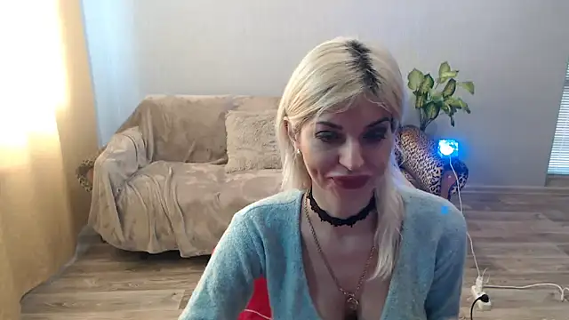 SexyBeatriice online show from March 4, 7:25 am