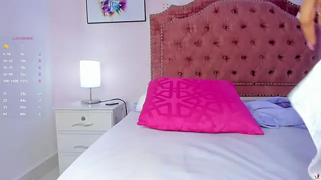 Snapshot of Mia_greco_ chatting on March 21, 11:12 pm Mia greco online show from March 21, 11:12 pm