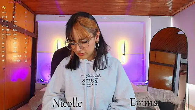 Snapshot of _Emma11 chatting on February 7, 7:27 pm Emma11 online show from February 7, 7:27 pm