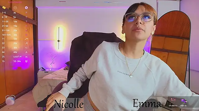 Snapshot of _Emma11 chatting on February 13, 10:43 pm Emma11 online show from February 13, 10:43 pm