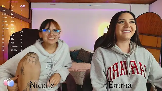 Snapshot of _Emma11 chatting on February 18, 1:32 am Emma11 online show from February 18, 1:32 am