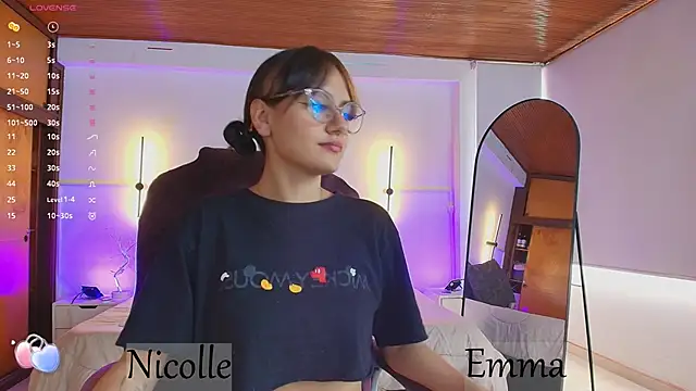 Snapshot of _Emma11 chatting on March 3, 7:39 pm Emma11 online show from March 3, 7:39 pm