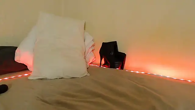 Snapshot of AliceFeet chatting on July 12, 7:38 pm AliceFeet online show from July 12, 7:38 pm