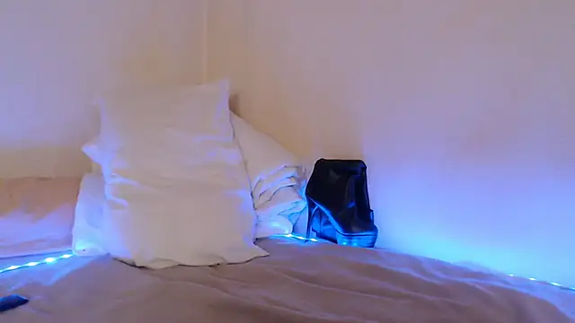 Snapshot of AliceFeet chatting on July 21, 1:57 pm AliceFeet online show from July 21, 1:57 pm