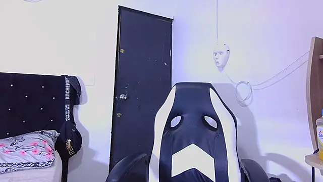 Snapshot of hot_man05 chatting on November 7, 11:27 pm hot man05 online show from November 7, 11:27 pm