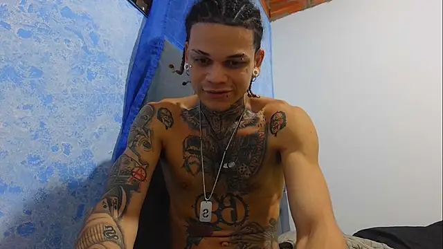 Snapshot of hot_man05 chatting on December 21, 11:34 pm hot man05 online show from December 21, 11:34 pm