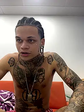 Snapshot of hot_man05 chatting on January 10, 12:12 am hot man05 online show from January 10, 12:12 am