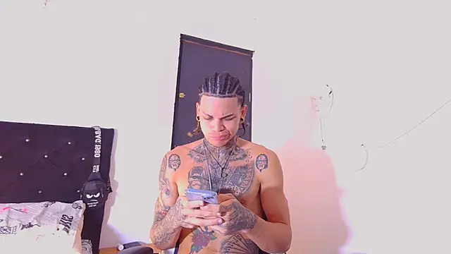 Snapshot of hot_man05 chatting on January 10, 7:59 pm hot man05 online show from January 10, 7:59 pm