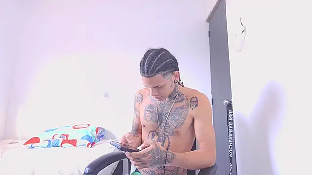 Snapshot of hot_man05 chatting on February 5, 2:00 pm hot man05 online show from February 5, 2:00 pm