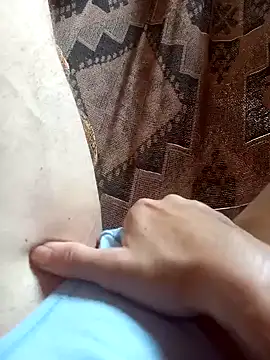 baixinhainsaciavel23 online show from January 28, 3:35 pm