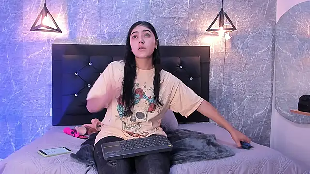 Snapshot of emberhodson chatting on September 23, 10:40 am emberhodson online show from September 23, 10:40 am