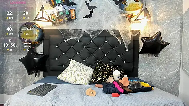 Snapshot of emberhodson chatting on October 15, 12:16 pm emberhodson online show from October 15, 12:16 pm