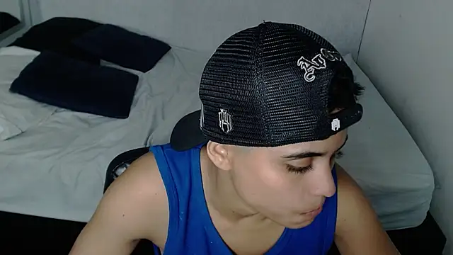 Liiamthompson online show from March 9, 11:36 am