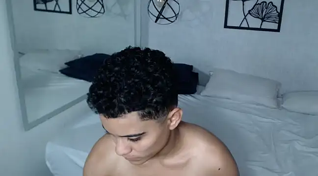 Liiamthompson online show from March 11, 2:29 pm