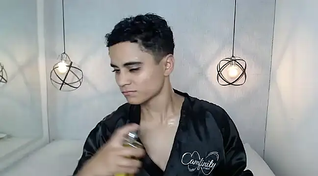 Liiamthompson online show from March 19, 5:39 pm