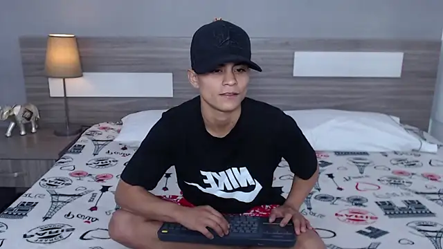 Liiamthompson online show from October 3, 11:29 am