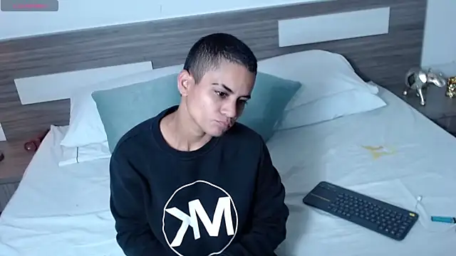 Liiamthompson online show from April 5, 10:12 am