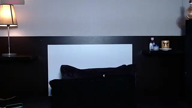 Liiamthompson online show from April 11, 9:19 pm