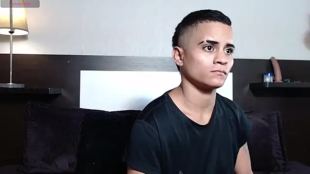 Liiamthompson online show from April 16, 9:26 pm