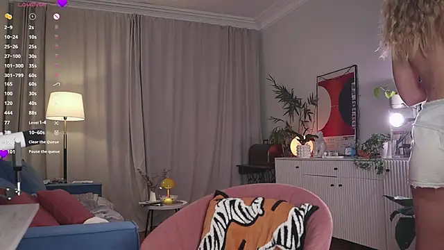 WhiteAnni online show from December 15, 4:17 am