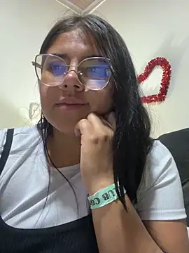 viccky vick online show from March 10, 1:01 am