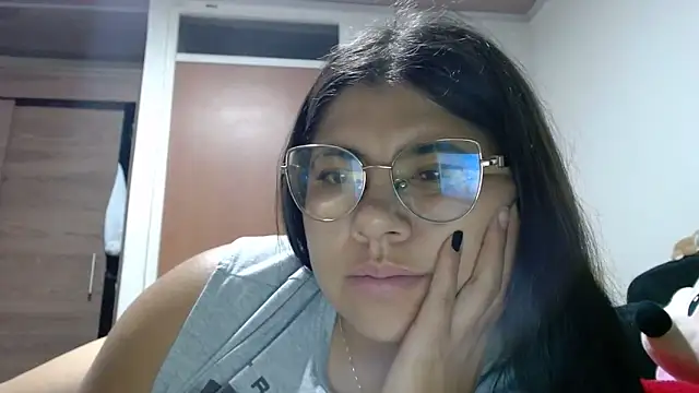 viccky vick online show from October 13, 3:39 am