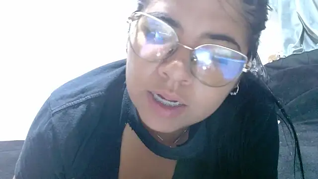 viccky vick online show from April 17, 1:52 am