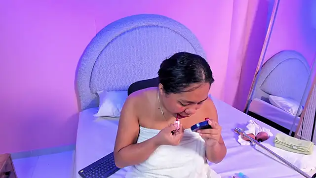 yeikafoxy online show from April 15, 12:01 pm