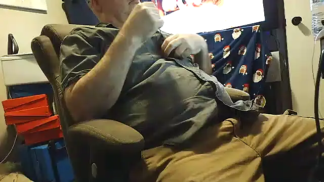 Snapshot of stubbydick3 chatting on February 4, 11:49 pm stubbydick3 online show from February 4, 11:49 pm