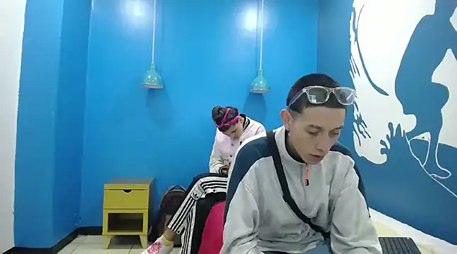 Snapshot of SimonAndJocelyn chatting on February 9, 11:47 am SimonAndJocelyn online show from February 9, 11:47 am