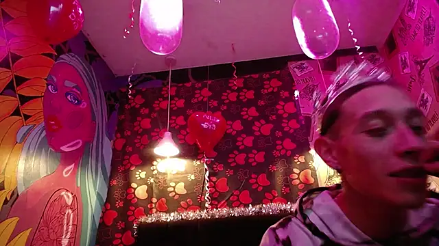 Snapshot of SimonAndJocelyn chatting on February 13, 7:21 pm SimonAndJocelyn online show from February 13, 7:21 pm