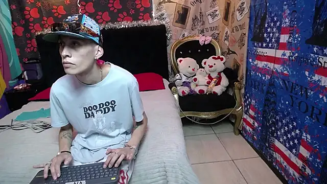 Snapshot of SimonAndJocelyn chatting on February 17, 1:25 am SimonAndJocelyn online show from February 17, 1:25 am