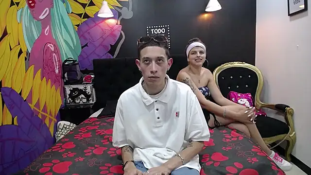 Snapshot of SimonAndJocelyn chatting on February 17, 7:42 pm SimonAndJocelyn online show from February 17, 7:42 pm