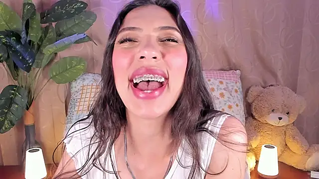 Snapshot of Miss_veronicaa2 chatting on July 13, 1:47 pm Miss veronicaa2 online show from July 13, 1:47 pm