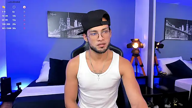Max Conor1 online show from May 13, 11:29 am