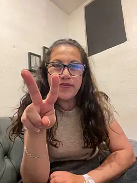 MirandaLatinaLovely online show from December 21, 4:30 am