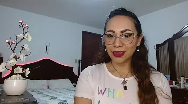 Snapshot of AloLovely_ chatting on February 11, 12:59 am AloLovely online show from February 11, 12:59 am