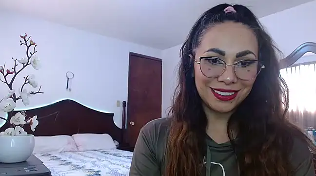 Snapshot of AloLovely_ chatting on February 11, 9:25 pm AloLovely online show from February 11, 9:25 pm