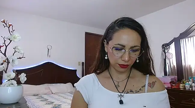 Snapshot of AloLovely_ chatting on March 20, 5:58 pm AloLovely online show from March 20, 5:58 pm