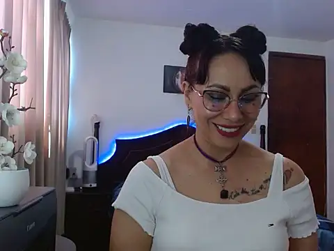 Snapshot of AloLovely_ chatting on March 27, 8:41 pm AloLovely online show from March 27, 8:41 pm