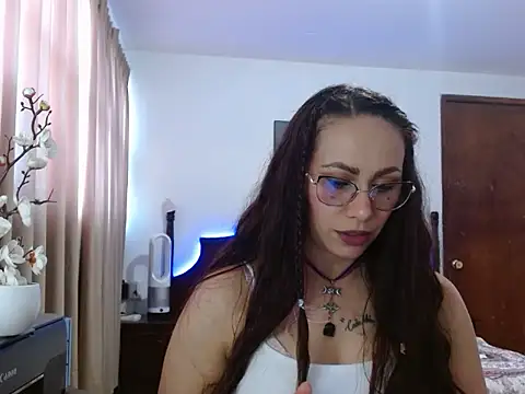 Snapshot of AloLovely_ chatting on April 1, 11:02 pm AloLovely online show from April 1, 11:02 pm