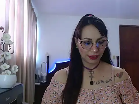 Snapshot of AloLovely_ chatting on April 2, 9:12 pm AloLovely online show from April 2, 9:12 pm