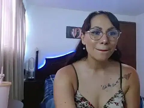 Snapshot of AloLovely_ chatting on April 13, 8:58 pm AloLovely online show from April 13, 8:58 pm