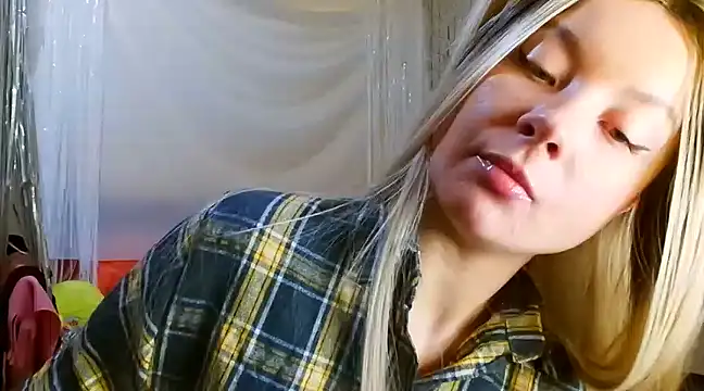 Snapshot of TwerkingCheerleader chatting on March 6, 11:42 pm TwerkingCheerleader online show from March 6, 11:42 pm