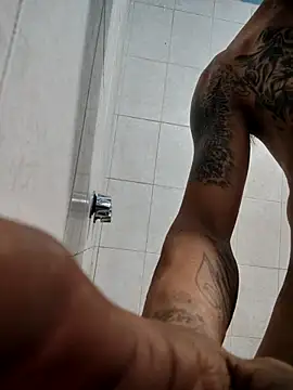 Snapshot of Fo05go chatting on February 18, 12:50 am Fo05go online show from February 18, 12:50 am